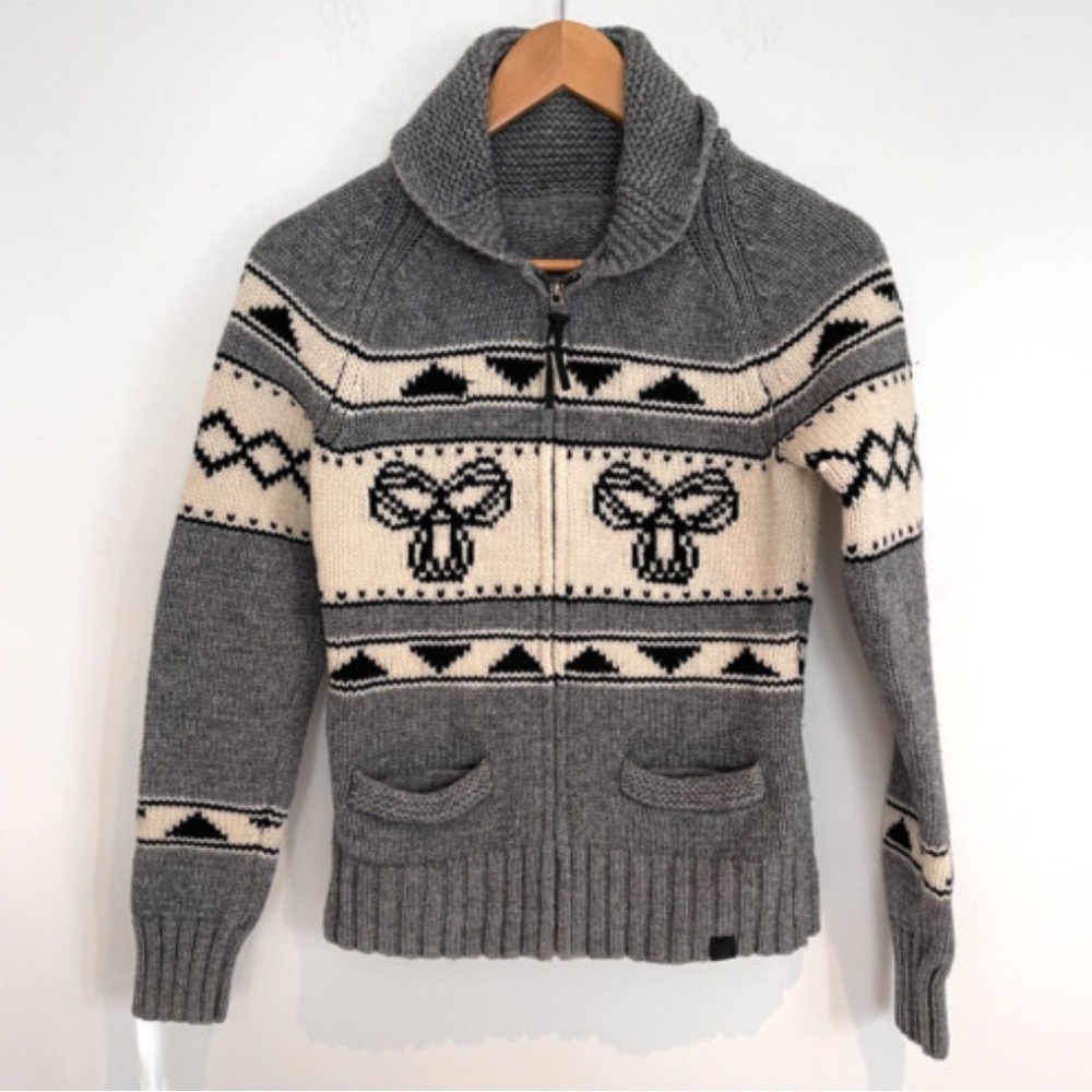 Aritzia TNA Sea to Sky Gray Lambswool Sweater Cowicha